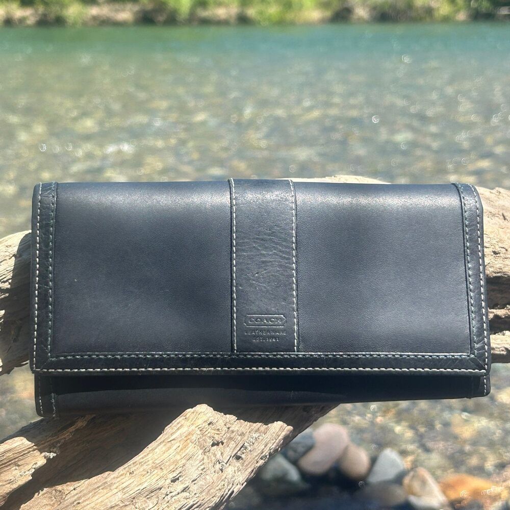 Coach Black Glove Tanned Leather Bifold Wallet Contrast Stitching
